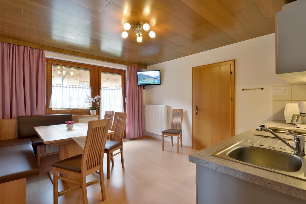 Ferienwohnung Gästehaus Alpengruss Mayrhofen Zimmer foto